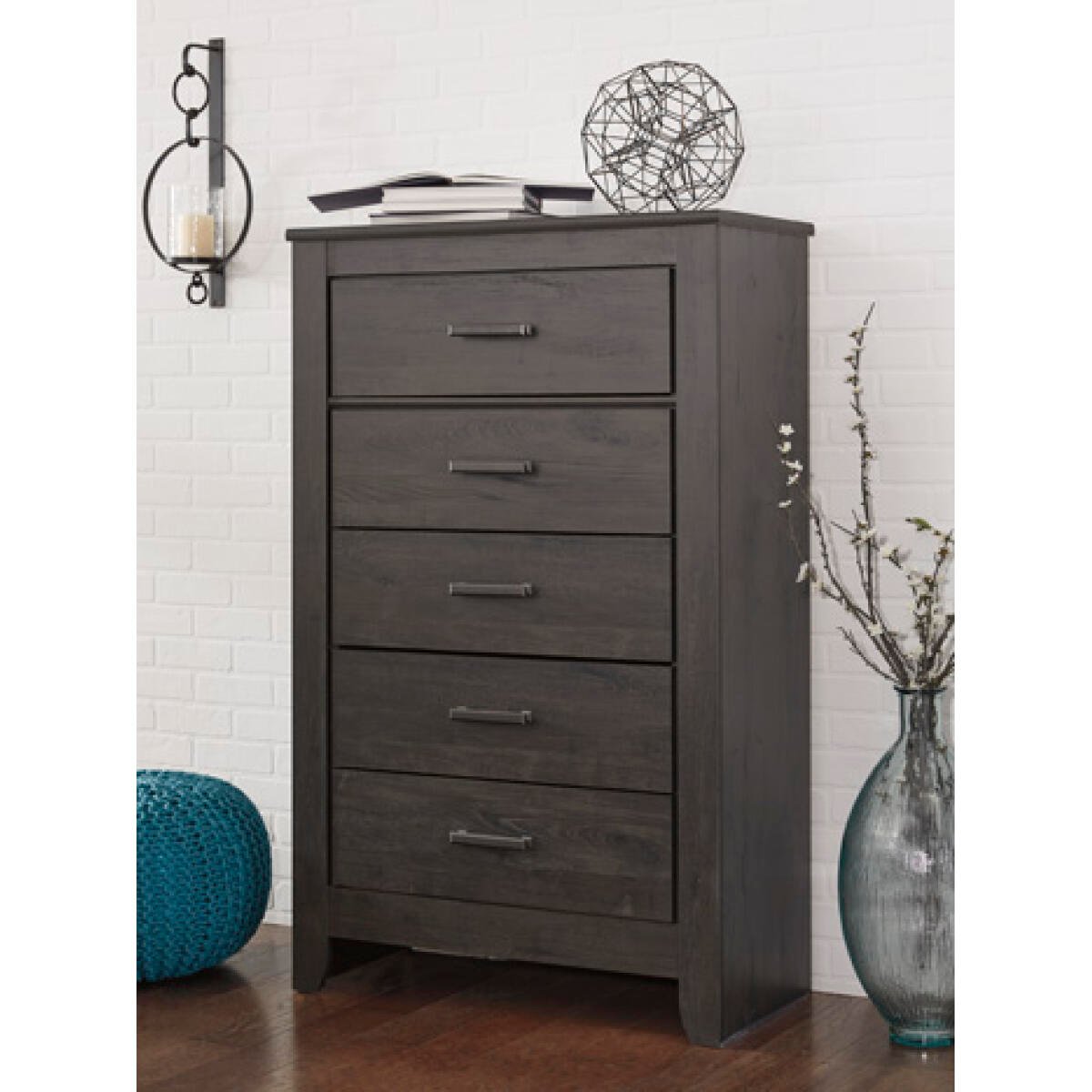 8f89db6f919f153c98baf9fce3b14243 Brinxton Chest of Drawers - Image 1