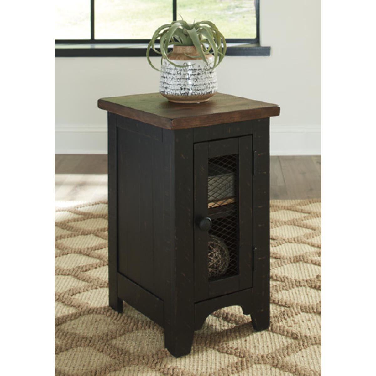 860b2f75c9187cd2b644a831050e05de Valebeck Chairside End Table - Image 1