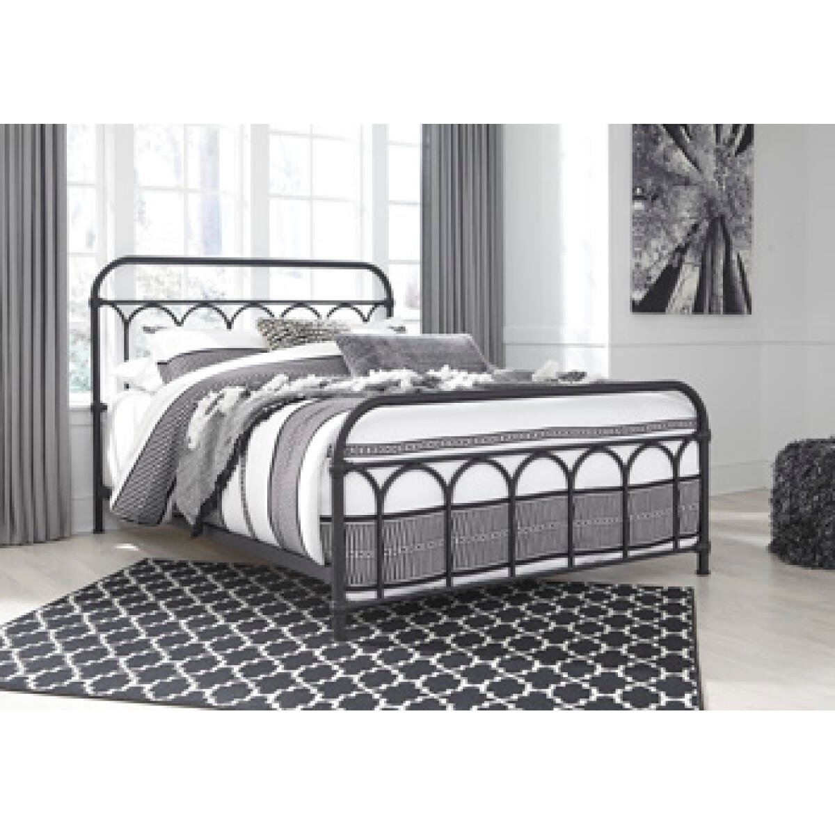 f61e3df304167eb120c3aa6674f3be0c Nashburg Queen Metal Bed - Image 1
