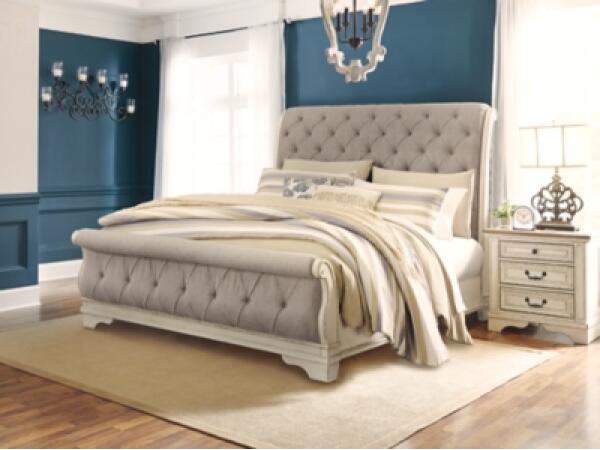 Realyn California King Sleigh Bed - Image 9