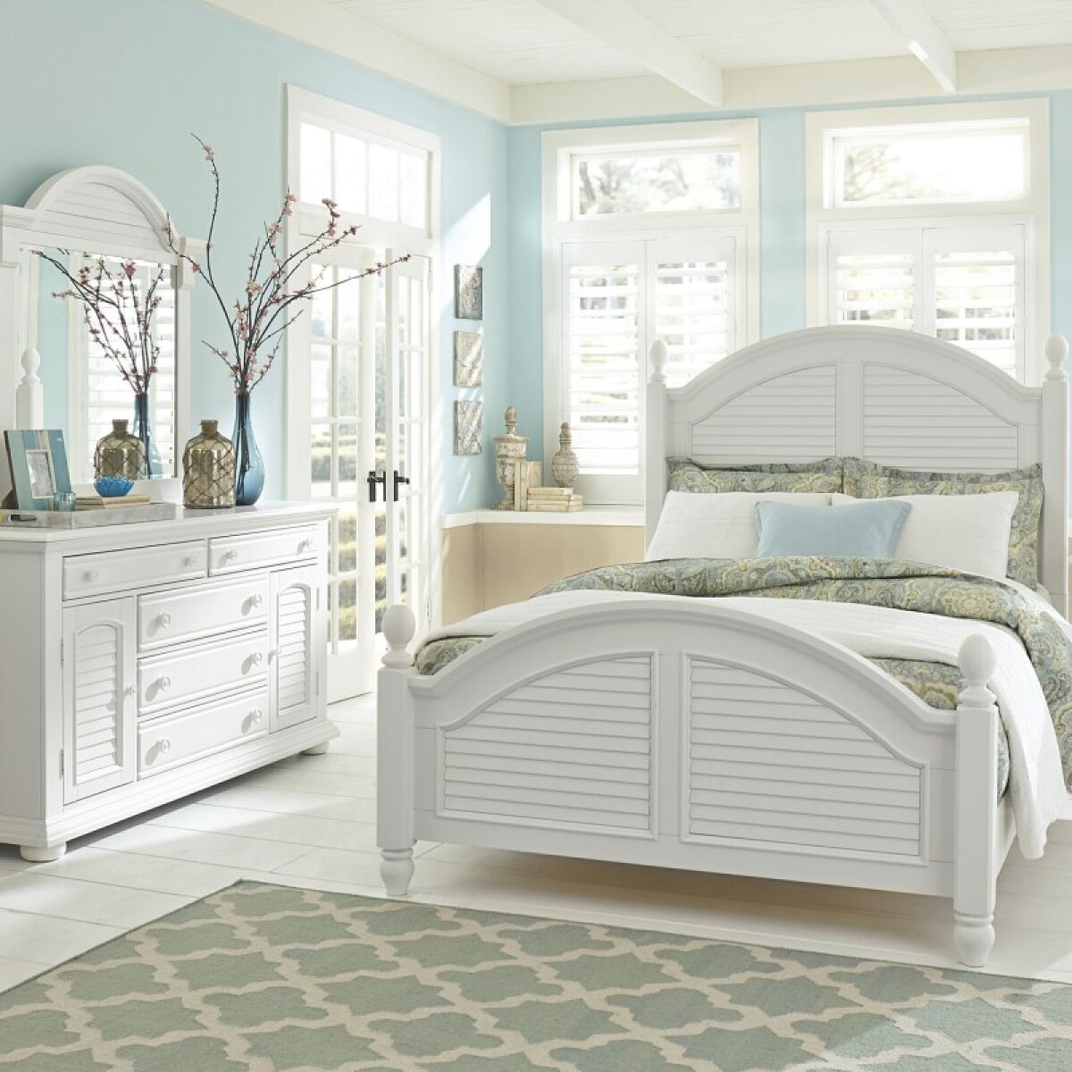 1822d7fde0f43ee661f49df1ef649f53 King Poster Bed, Dresser & Mirror - Image 1