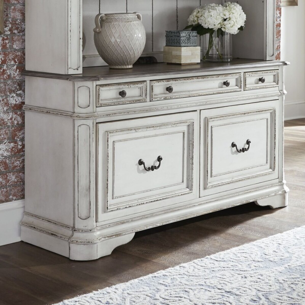 1e9ddc3b39813817c153dc0dd289f590 Magnolia Manor Credenza - Image 1