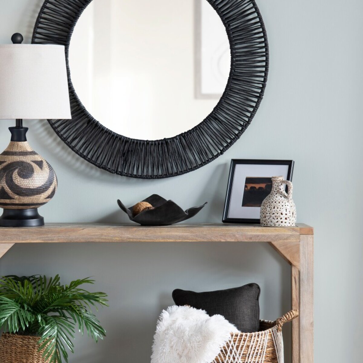 2779cc57fe82da1cae38c72863568e6f Vaughn Medium Charger - Image 1