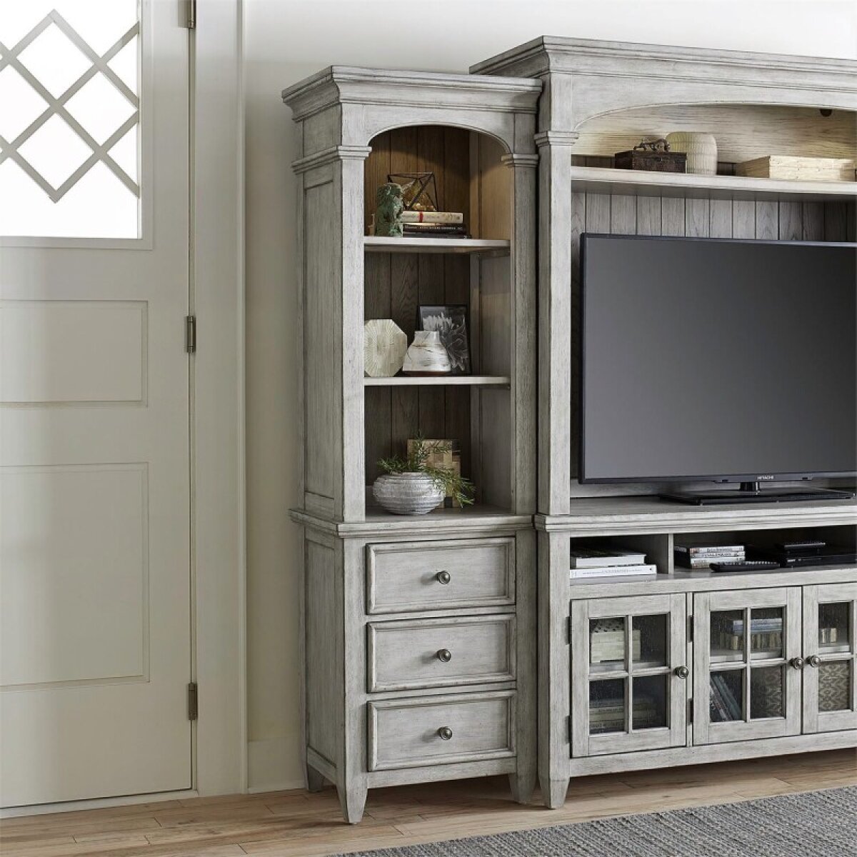 37982d22f0aa6112397a349de63d77f2 Left Pier - Image 1