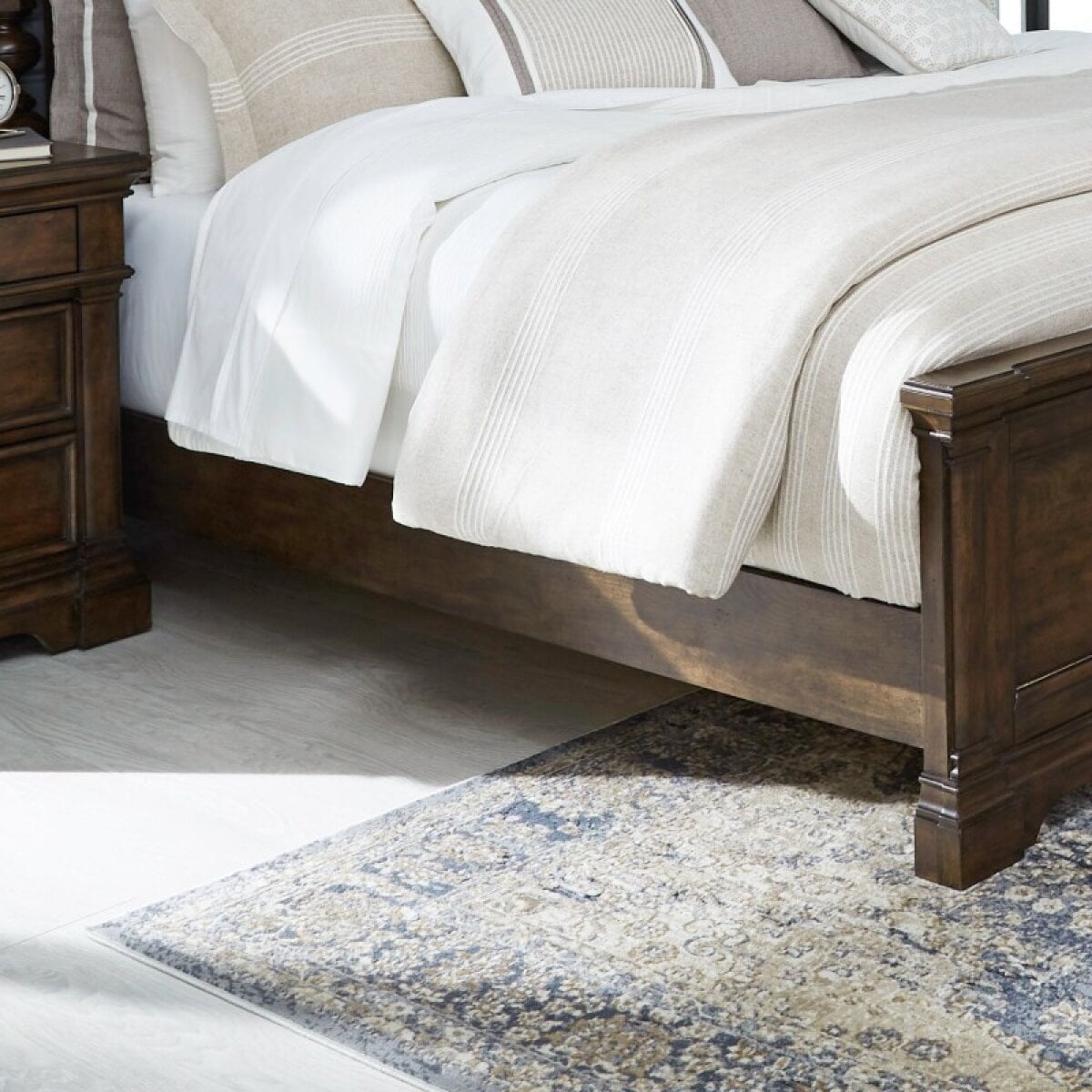 4aa1994c782af3807ef4f319375c3963 Panel Bed Rails - Image 1