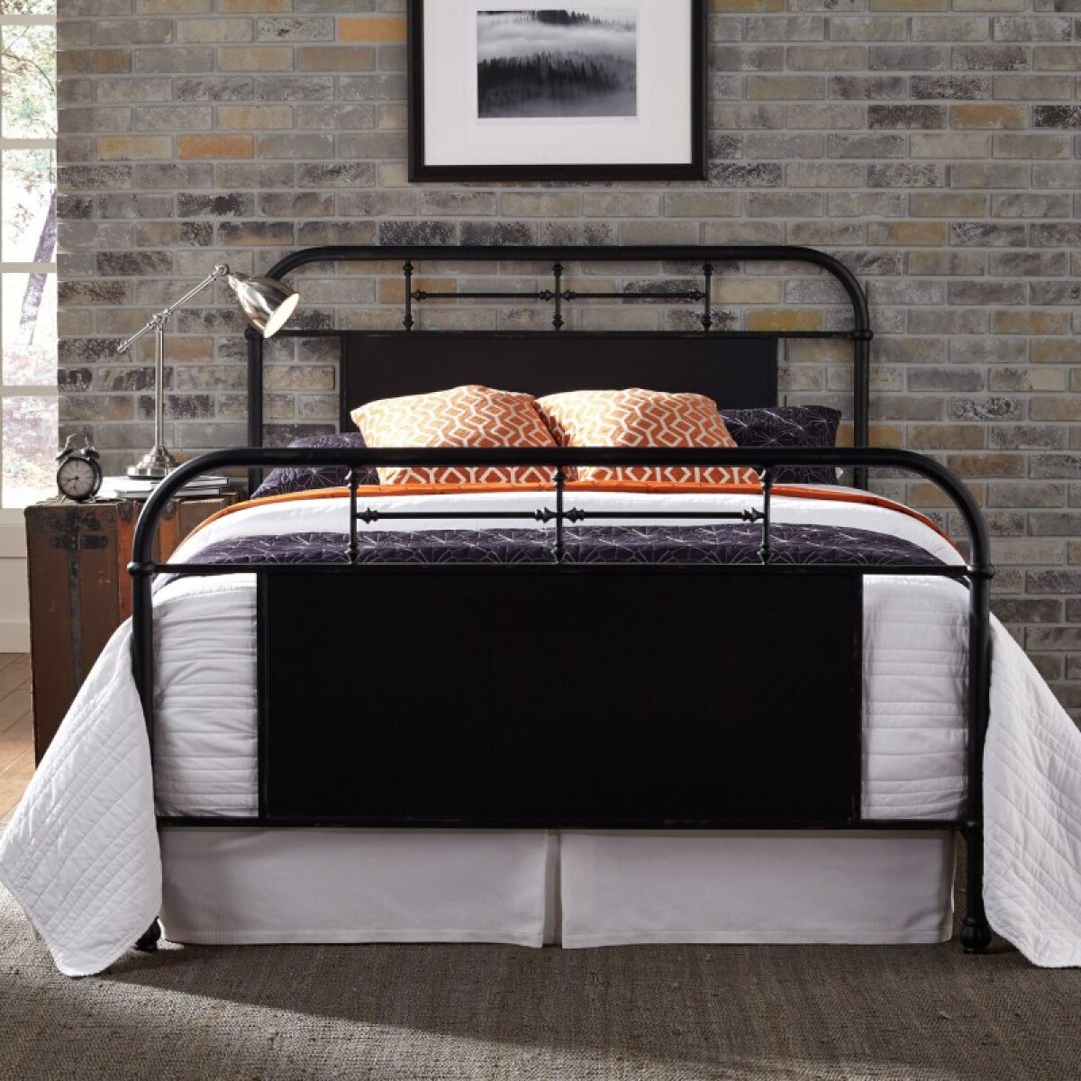 4fcb72d02288094f1bf110044222d3fe Vintage Series Queen Metal Bed - Black - Image 1
