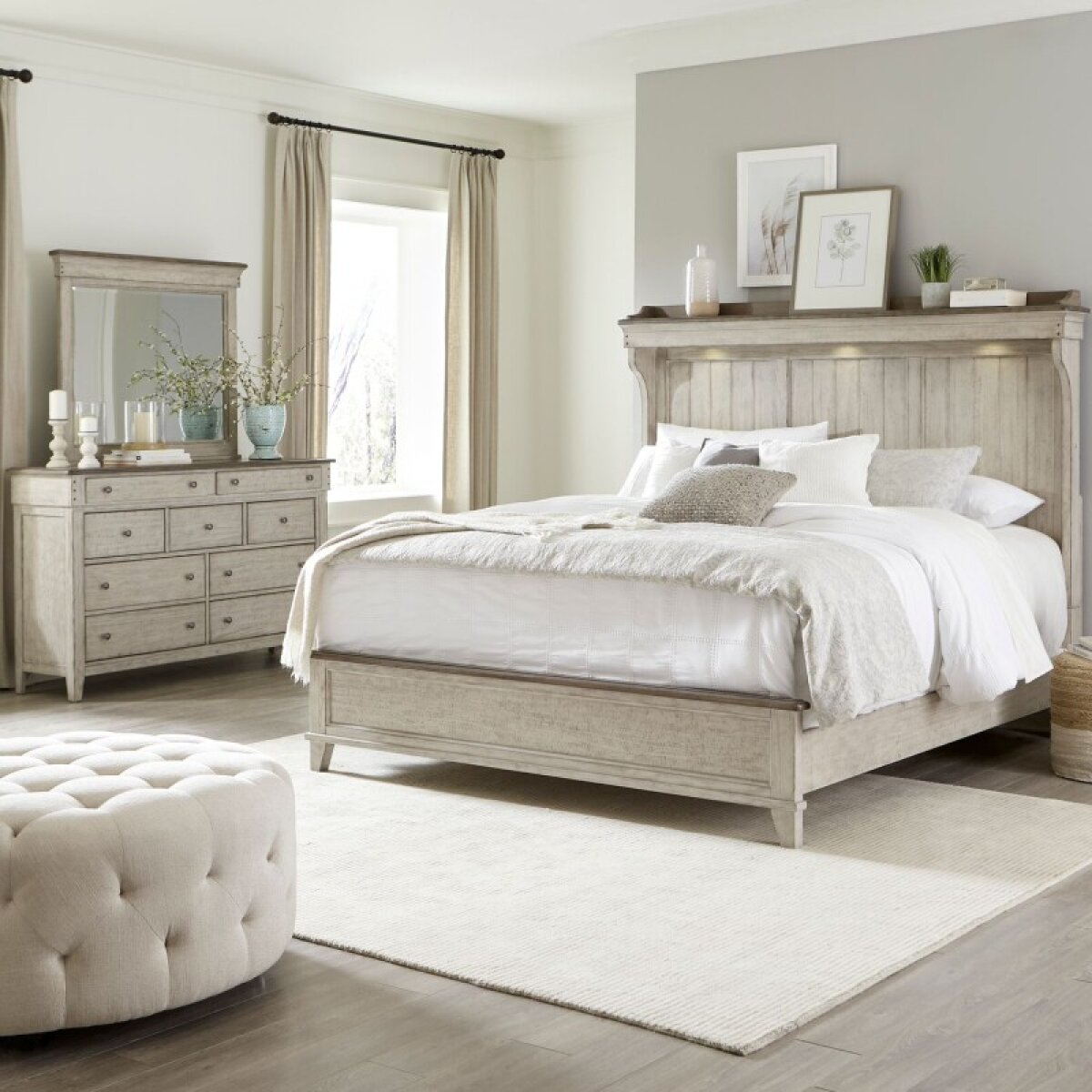 5b10b0922229e15fe694afc2ba820689 Ivy Hollow Queen Mantle Bed, Dresser & Mirror - Image 1