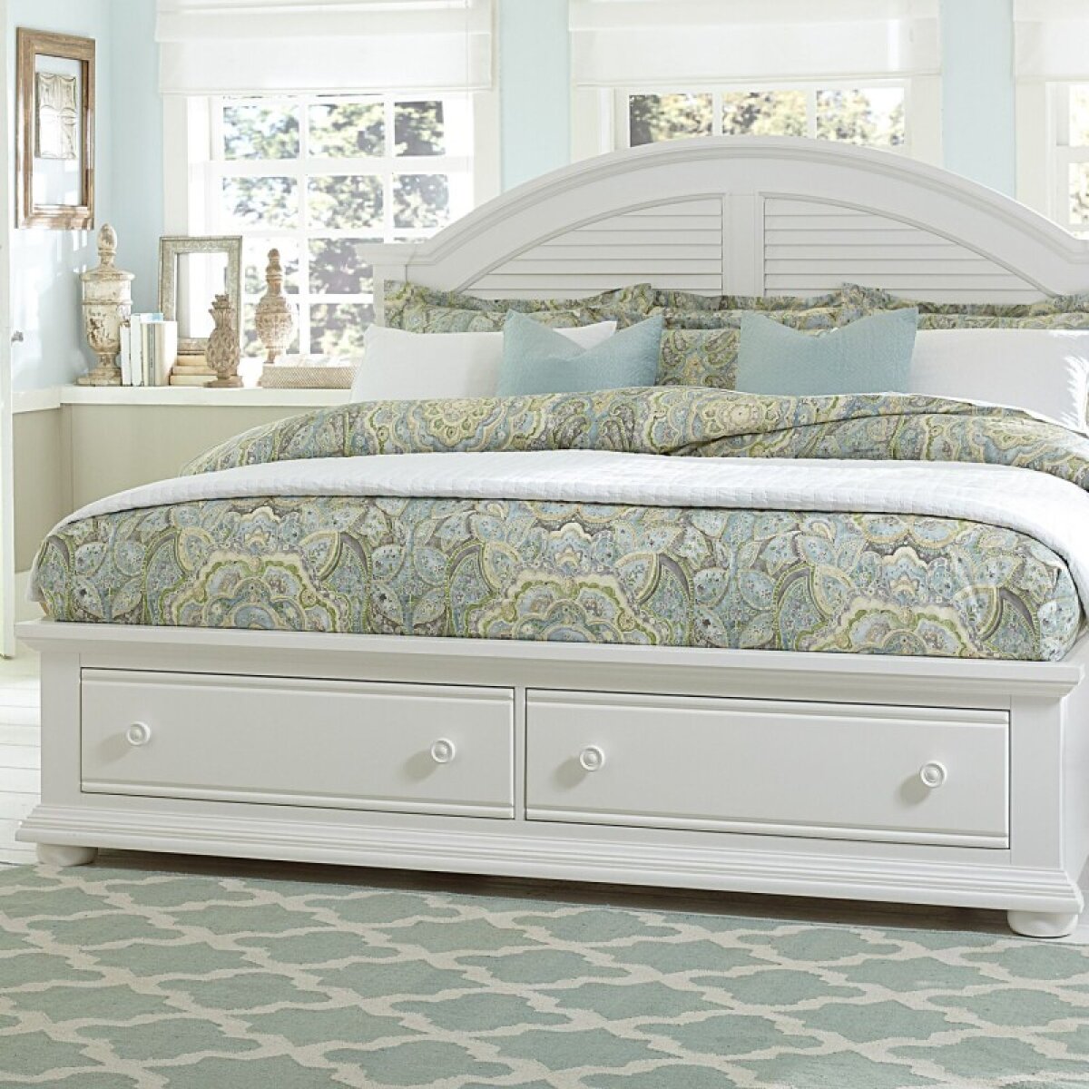 62971053877b674f6103d6d7b1295f9c Queen Storage Footboard - Image 1