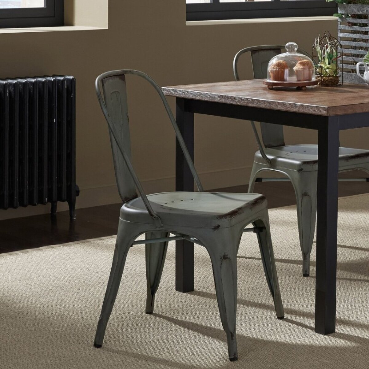 65b2b8a799a593853e8c37f9362d1d15 Vintage Series Bow Back Side Chair - Green - Image 1