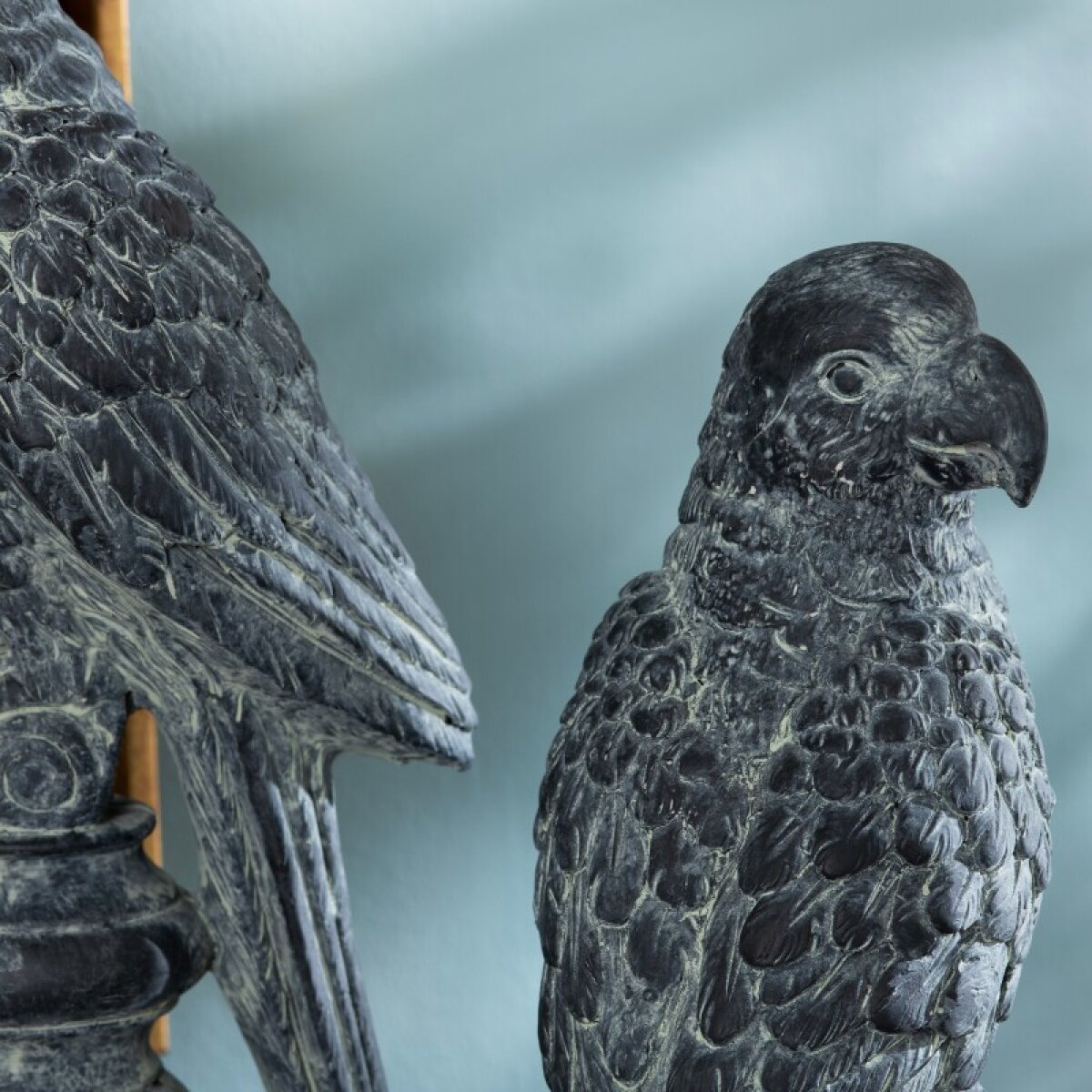 6689c9797d2d4c7fe8cfbbb2080eeab1 Parrott Statues - Image 1