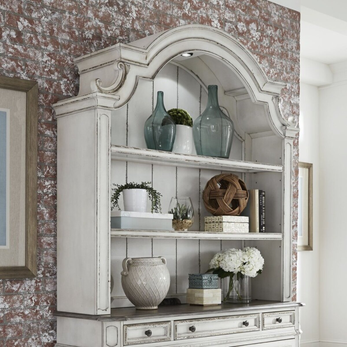 6bc536b0cf2f5869712222d218a40de5 Magnolia Manor Credenza Hutch - Image 1