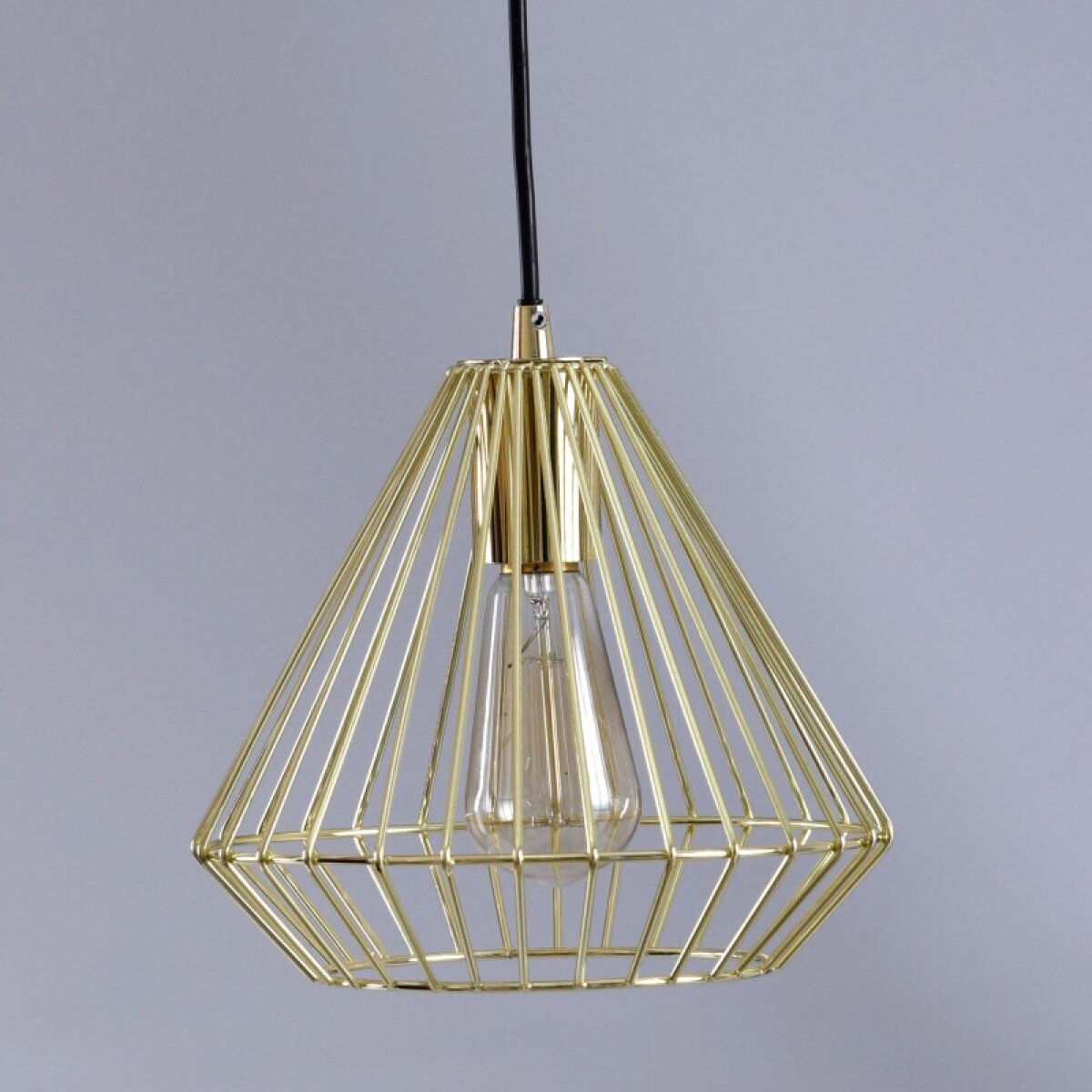 84b88a8361650ae27056352399fc4cb3 Metal Lamp - Image 1