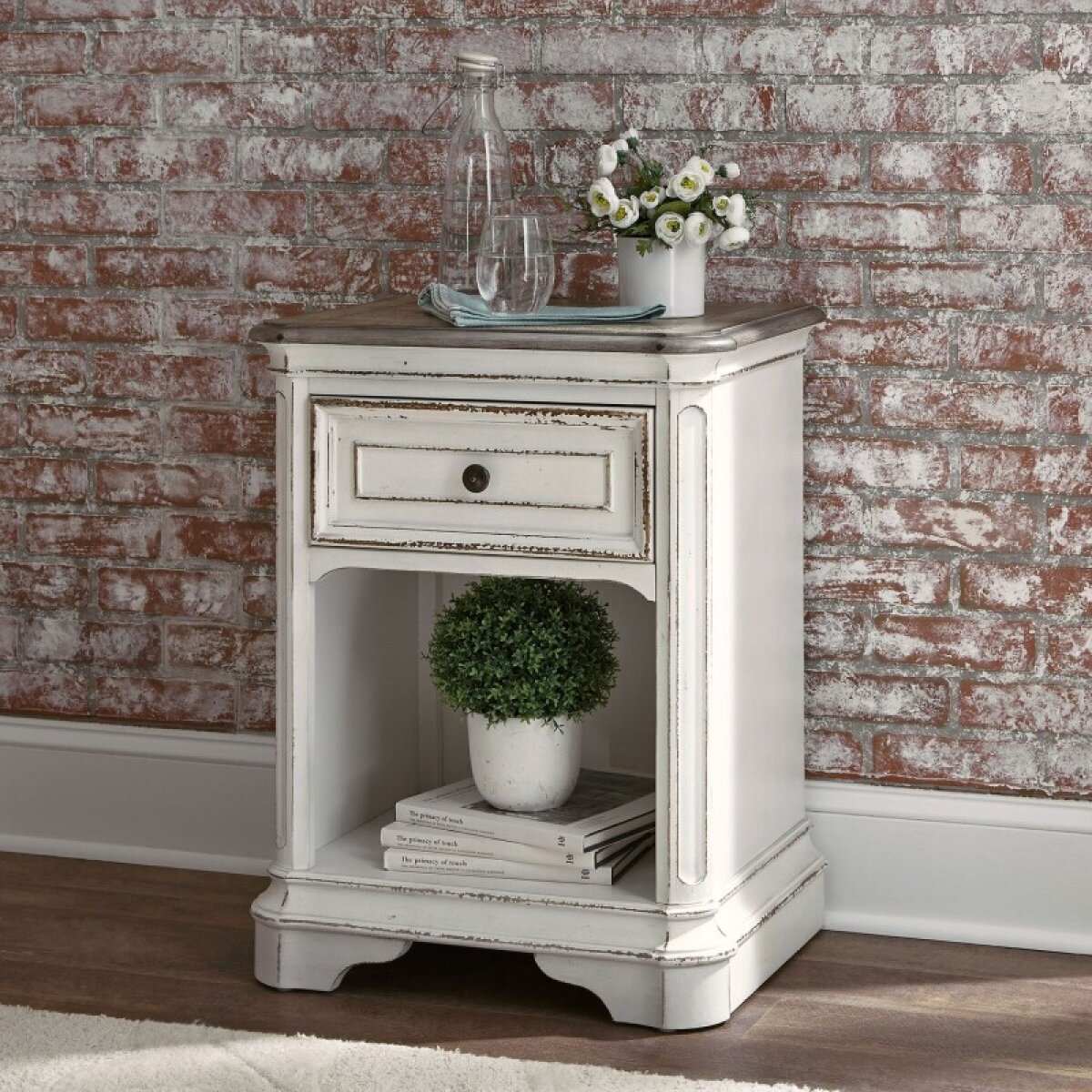 86ef358a899c3e2605a5b2fe117bbce0 Magnolia Manor 1 Drawer Night Stand - Image 1