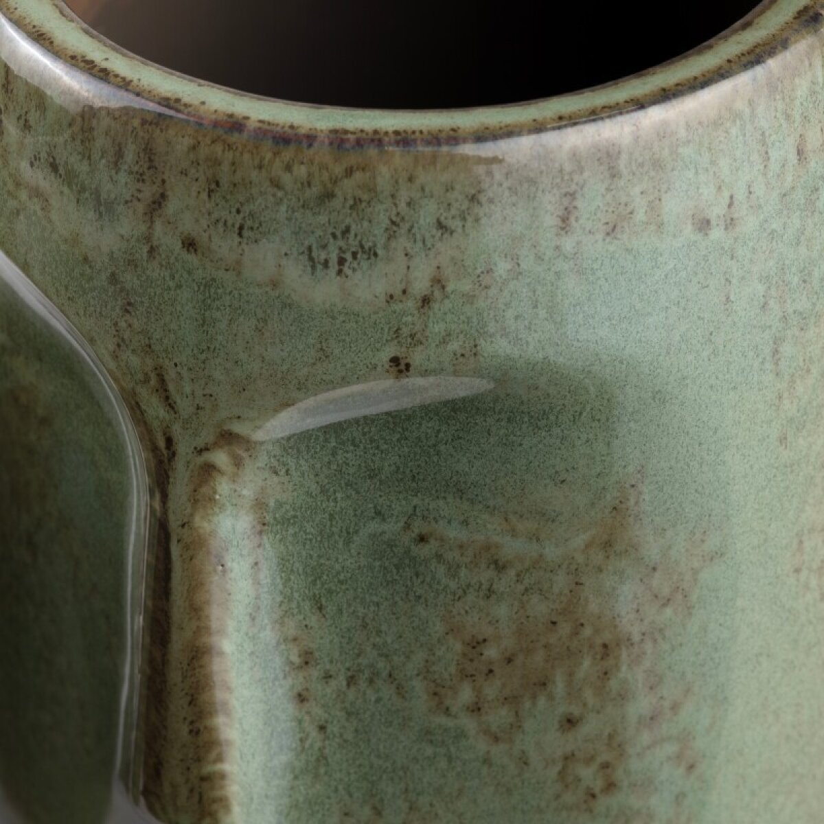 9162f67df54a6b61fe19c3ec59fda524 Facetime Vases - Image 1