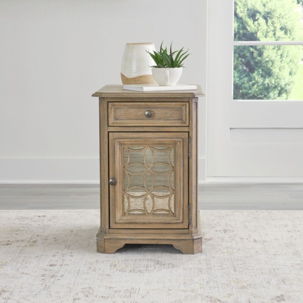 922f443c0b203cc8338130165d8de081 Magnolia Manor Chair Side Table - Image 1
