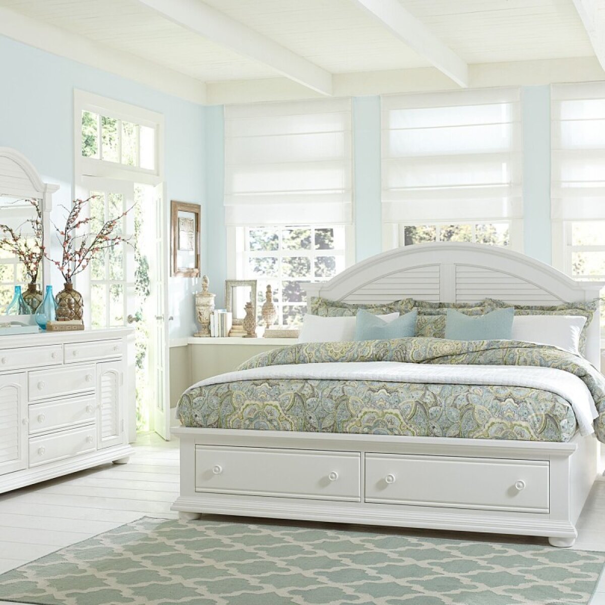 9af2e81fd3e2f1ceafda1e531657c501 Summer House I Queen Storage Bed, Dresser & Mirror - Image 1