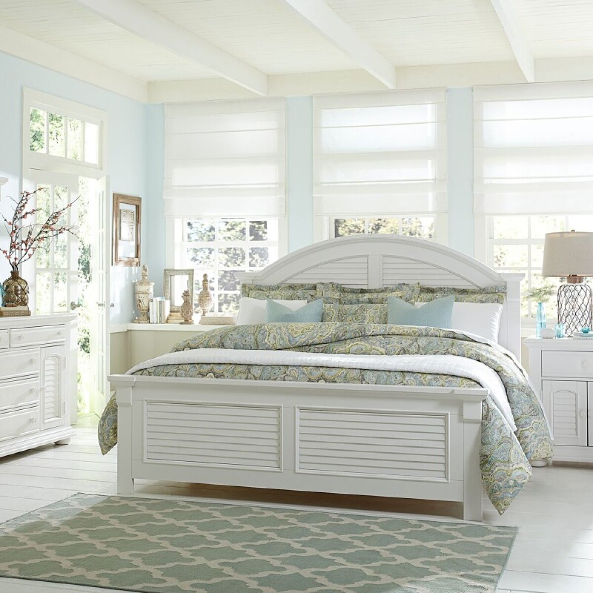 9b56d9f63cd2ace74b9ee3e4570b6bb5 Summer House I King Panel Bed, Dresser & Mirror, Chest, Night Stand - Image 1
