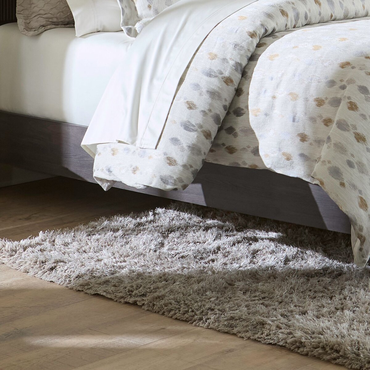 c523f66cc55080d726b7ccd560470892 Modern Edge Panel Bed Rails - Image 1