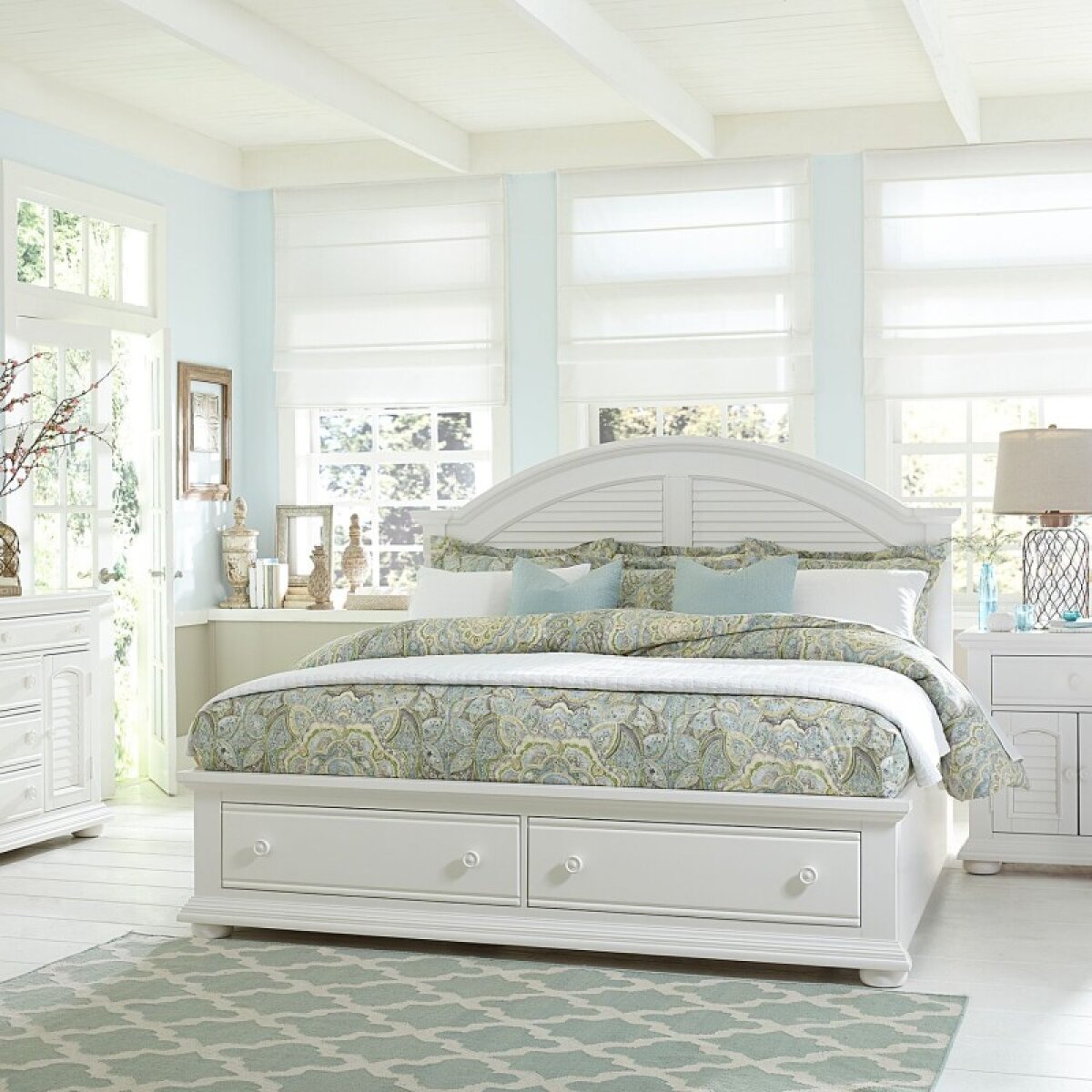 c54be70293a22c7f30eb1d769c9a11e9 Queen Storage Bed, Dresser & Mirror, Night Stand - Image 1