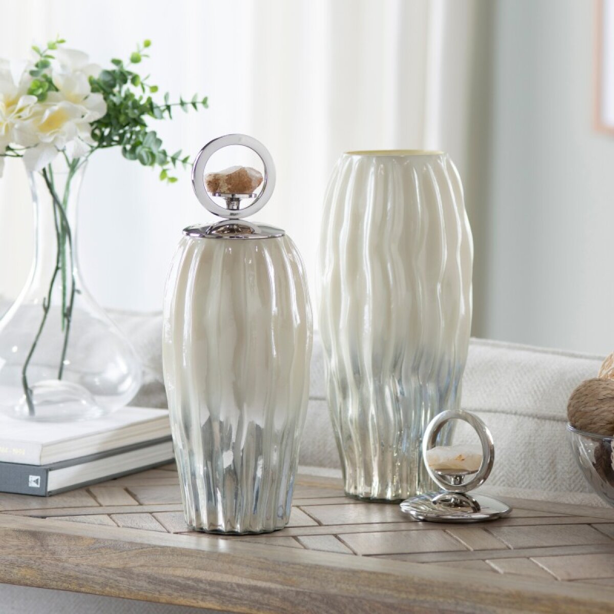 d57f8cd7bfddd6d487b39f5573e52b70 Medium Akoya Pearl Jar - Image 1