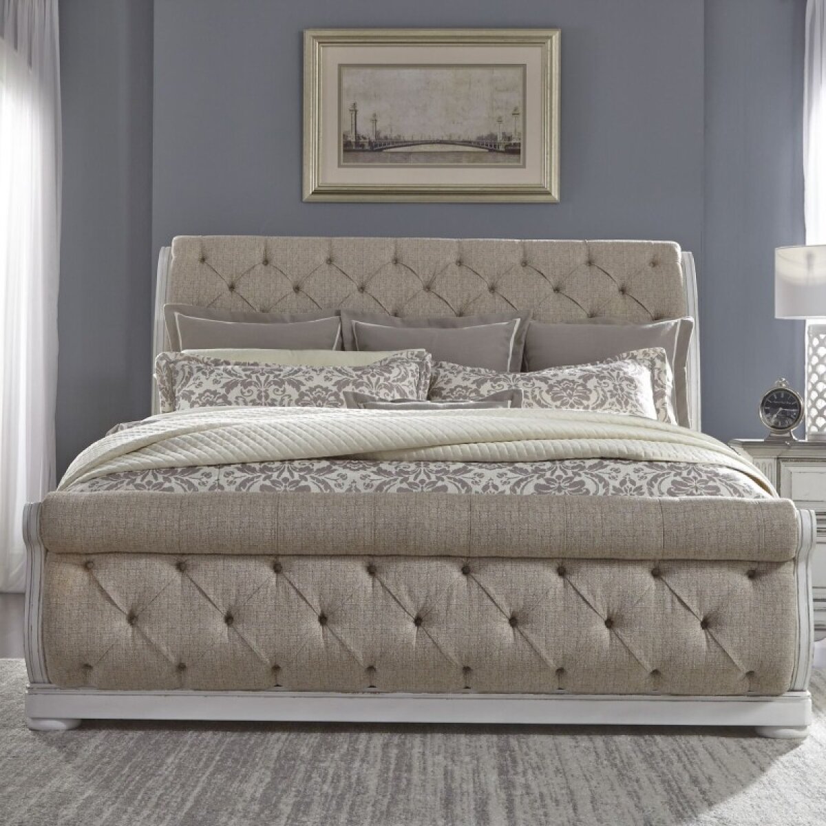 ef4c614e5f849d9cae74a7494d025940 Abbey Park Queen Uph Sleigh Bed - Image 1