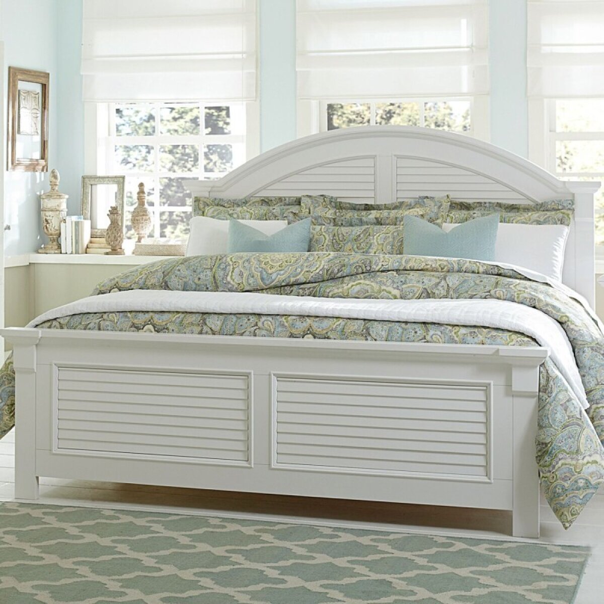 f2c318bc7570ab4000a4daae9766a449 Summer House I Queen Panel Bed - Image 1