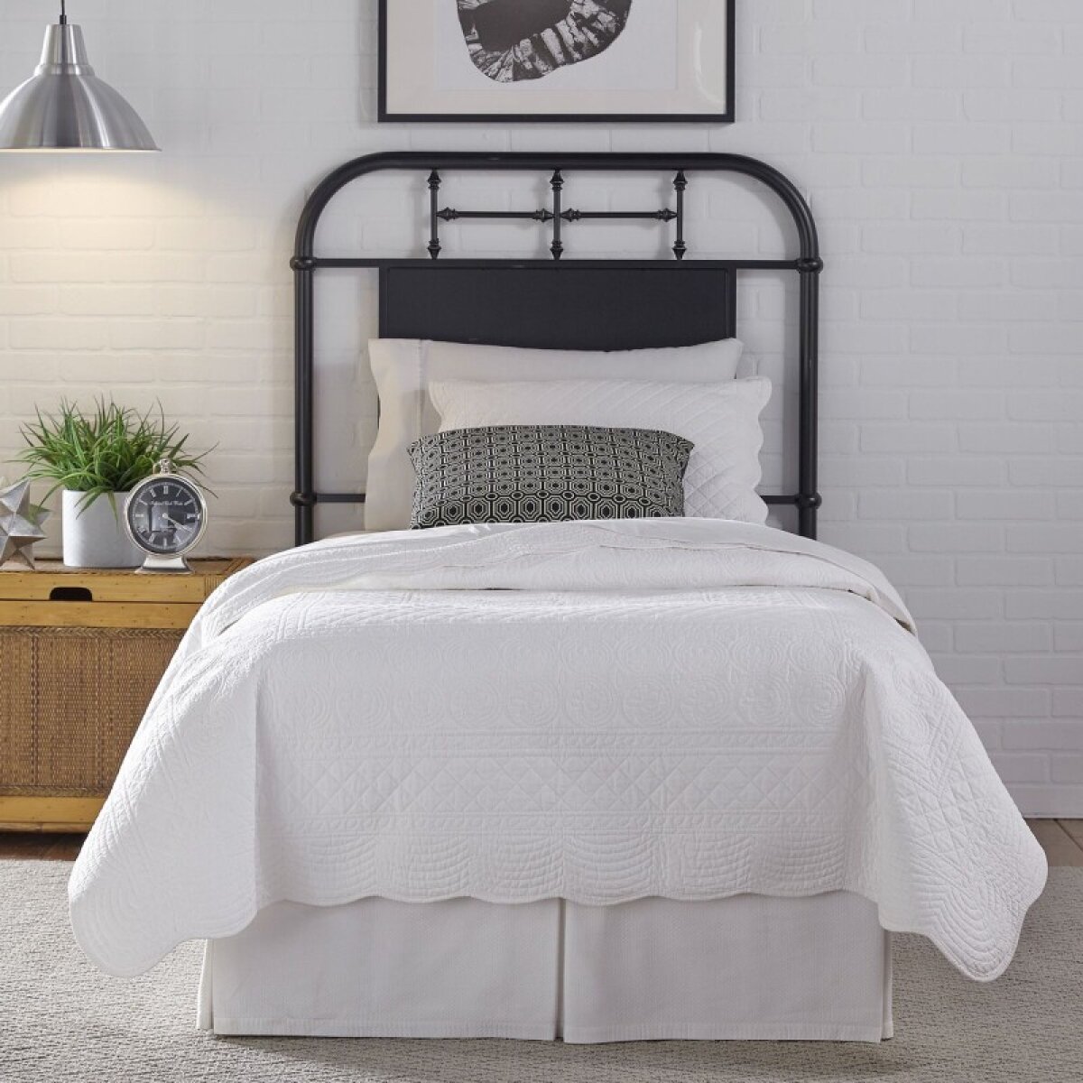 f3fb2b464ef68602fe7011d0404b6e2f Vintage Series Twin Metal Headboard - Black - Image 1