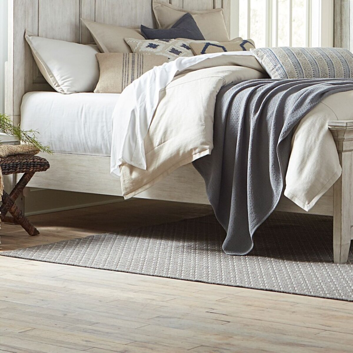 faecc8f3eb87e4572b8c179fc9715fa8 Panel Bed Rails - Image 1