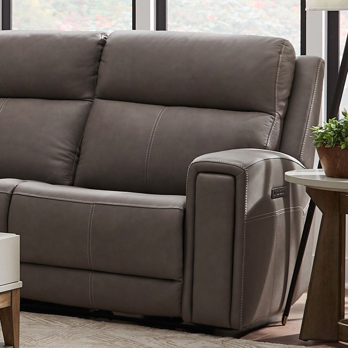 15c2b6ffa1f8900aec01968b32da24b7 R Arm Recliner P3 & ZW - Image 1