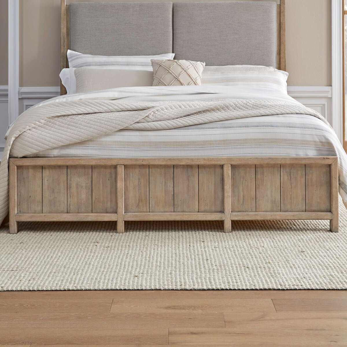 1a5cb4757e7cf69ad1838f5dfcaaf312 Queen Panel Footboard - Image 1