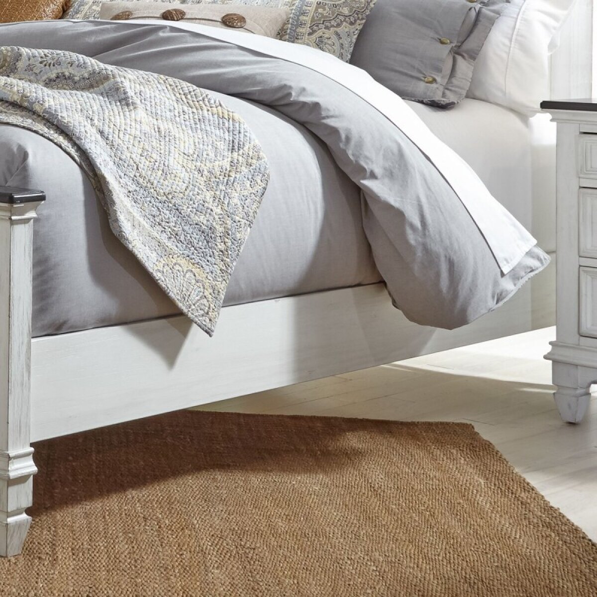 3b3c2a7a7e5c1f285527a2fbb2bdda12 Panel Bed Rails - Image 1