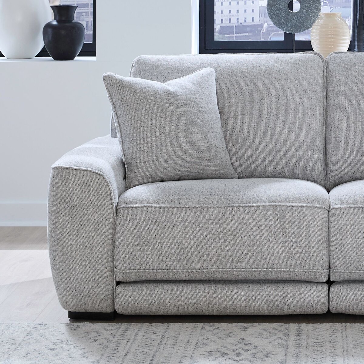 c092c819d043f578410074486a708c49 L Arm Recliner P2 & ZW - Image 1