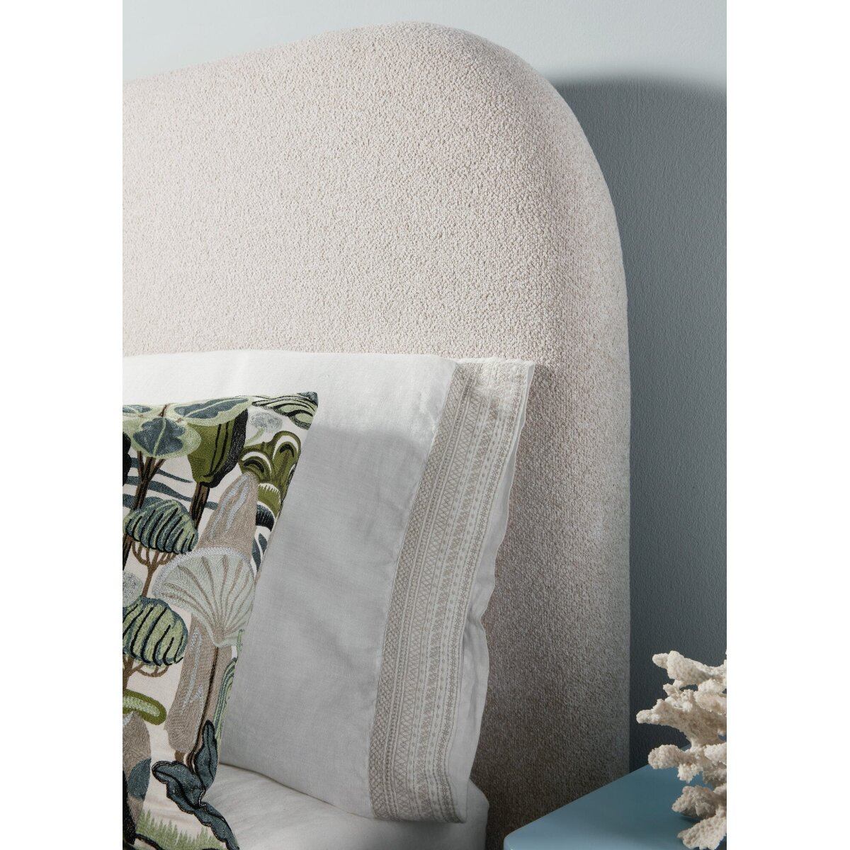 d7111384352465cdc32b04790f3d2476 Commerce and Market Upholstered Beds - Image 1