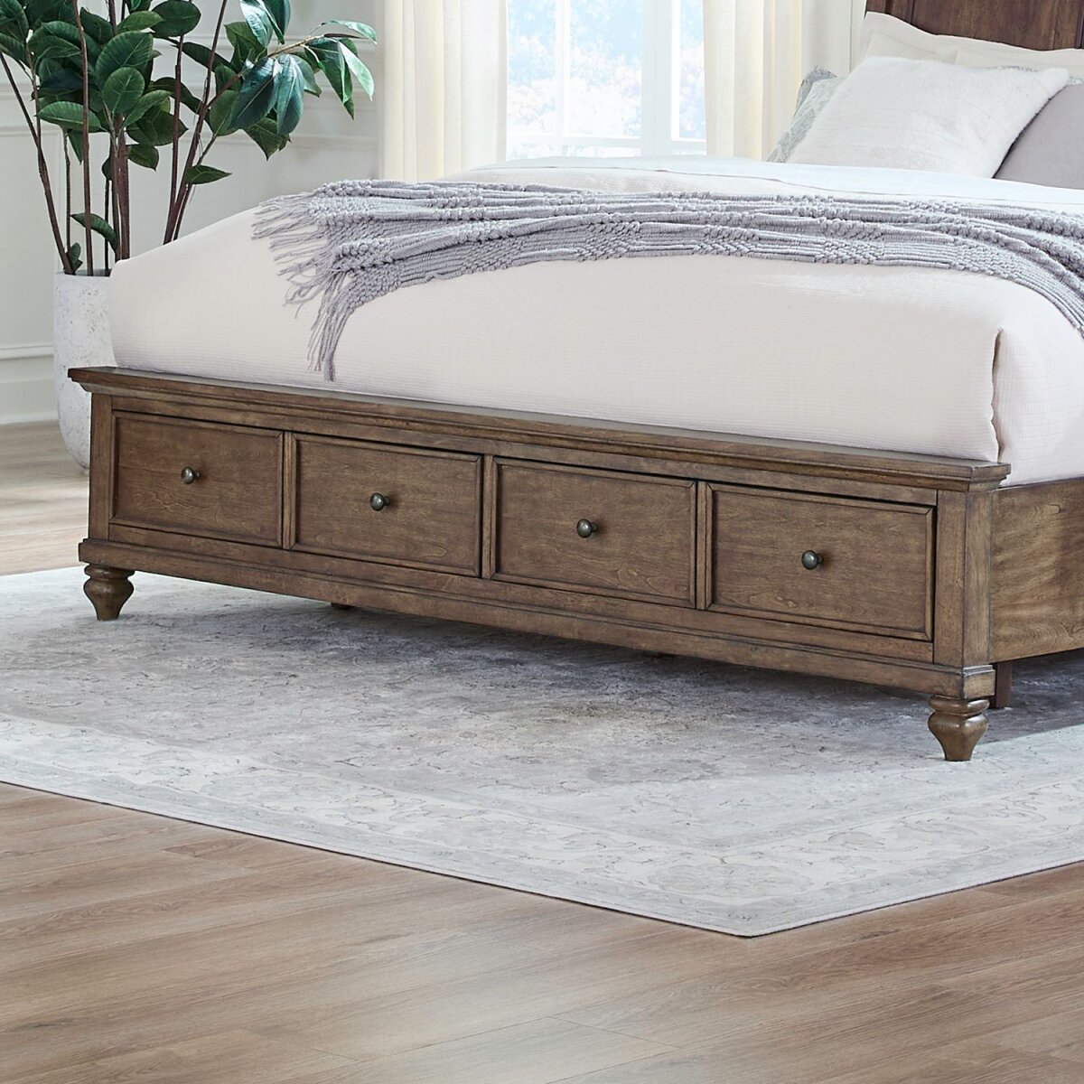 d855f5a37c7e2a3495234a559bdd1bbf King Storage Footboard - Image 1