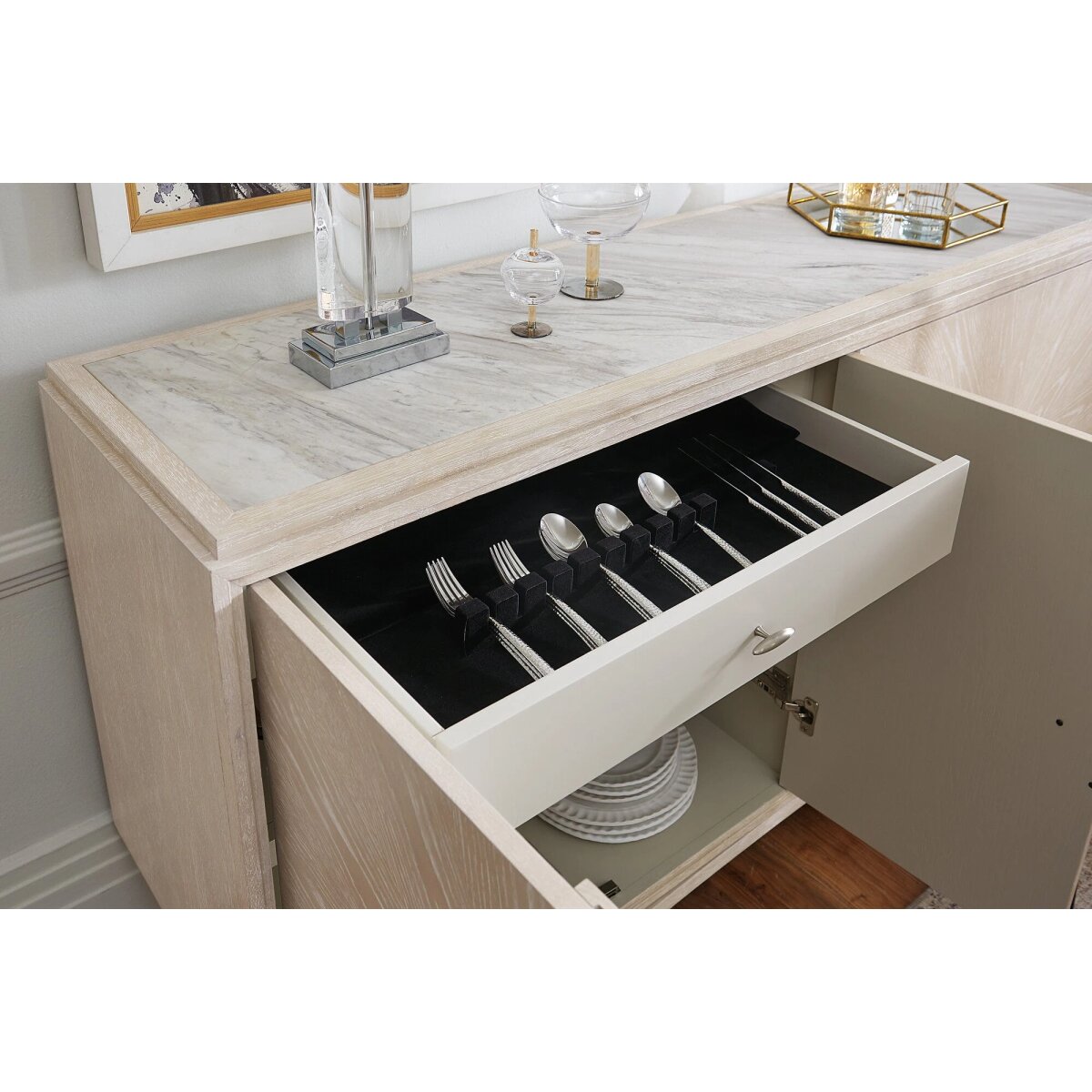 553f1ee960aab607fa026fd86c6f36c6 Nouveau Chic Buffet - Image 1