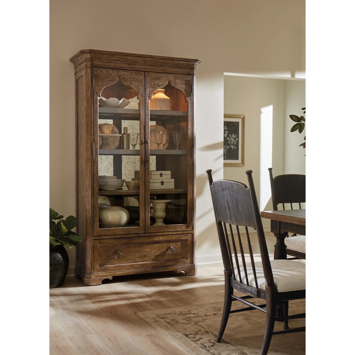 5ea039eb3c65110684761d81d7e2be60 Americana Display Cabinet - Image 1