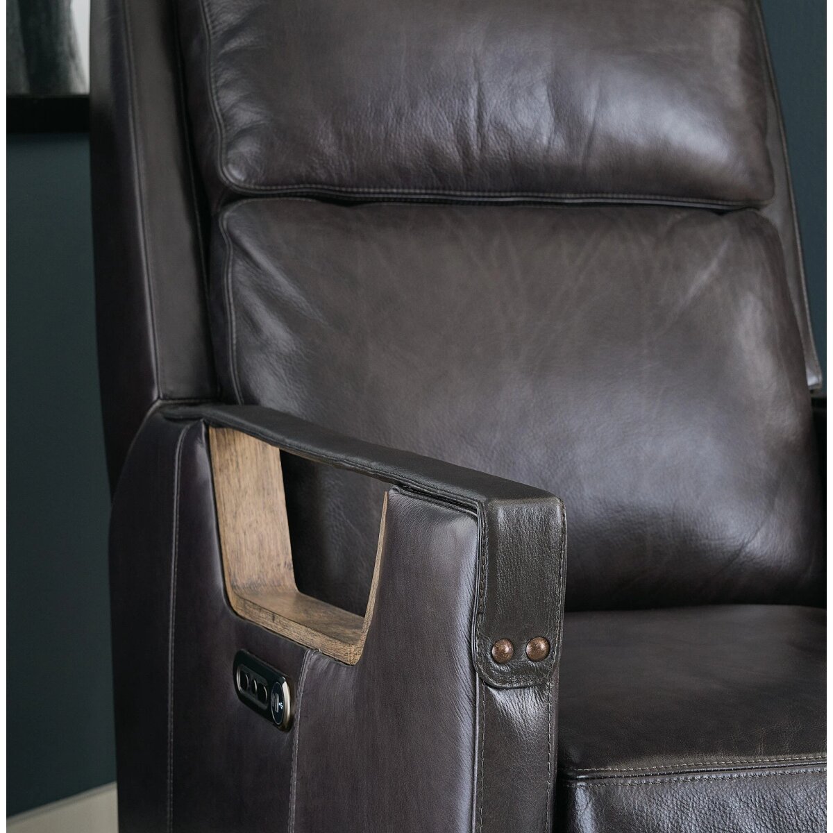 6445dda1dcf78f5e9b98b74ebd81b240 Relic Power Recliner w/Power Headrest - Image 1