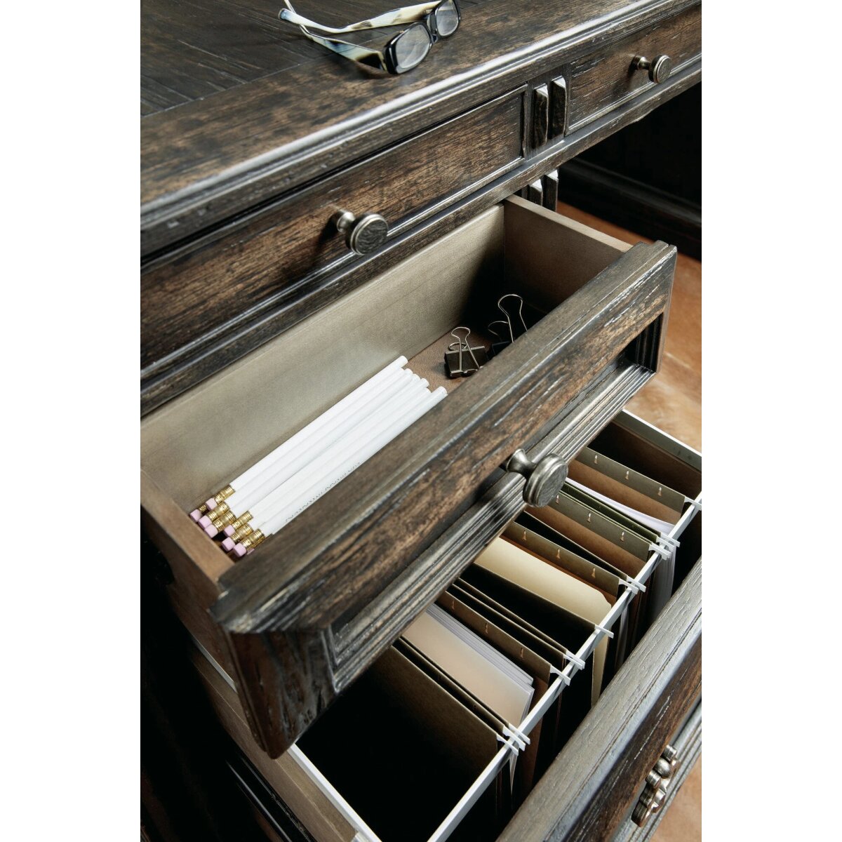 660addbef9c16a0ac74938711901908d La Grange San Felipe Executive Desk - Image 1