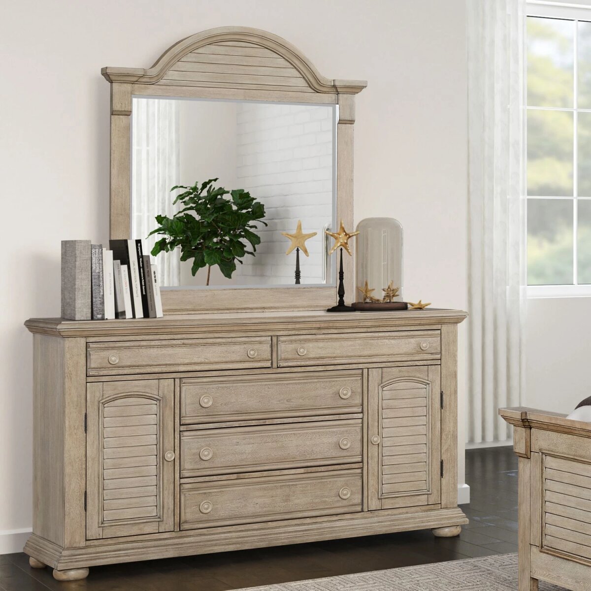 b8cda75b91528a717cf0b999d36b8d99 Dresser & Mirror - Image 1