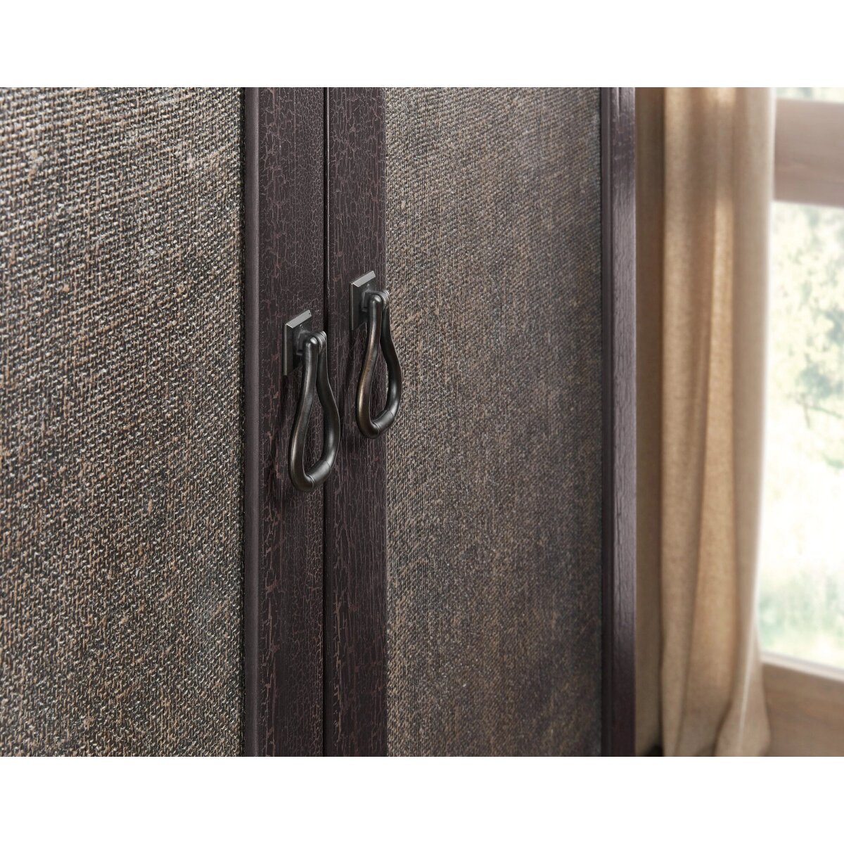 dc7359e5fb9f2d85653f4b31540c004e Big Sky Small Wardrobe - Image 1